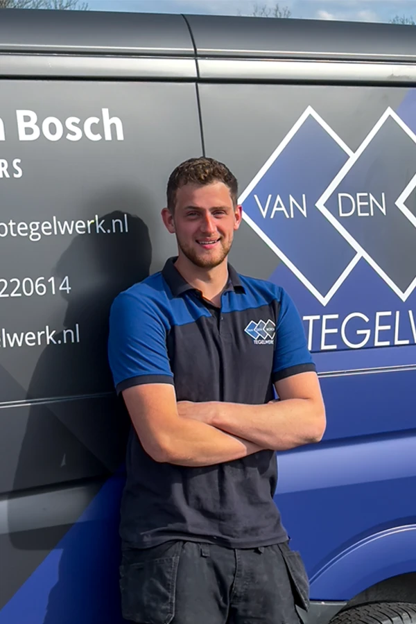 VDB Tegelwerk tegelzetter voor de werkbus tijdens een klus in Amsterdam